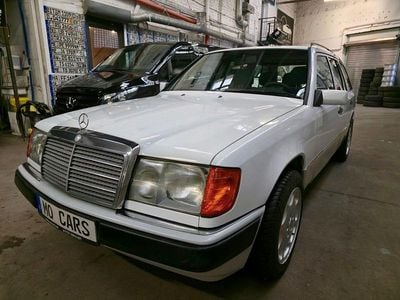 Weiß Gebraucht 1992 Mercedes E230 Kombi | 7.990 €