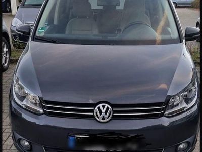 Blau Gebraucht 2015 VW Touran Comfortline Van / Kleinbus | 11.000 € (Guter Preis)