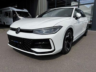 Gebraucht VW Passat R-line 150 PS (110 kW) 2024 Pure white Kombi