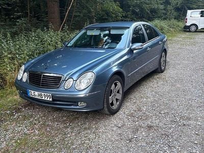 Blau Gebraucht 2003 Mercedes E220 Limousine | 3.999 €