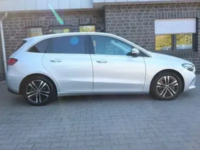 Gebraucht Mercedes B220 190 PS (139 kW) 2023 Iridiumsilber Van / Kleinbus