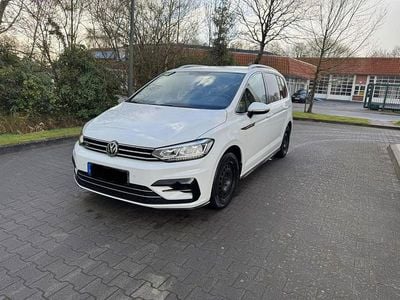 Second-hand VW Touran Highline 150 CP (110 kW) 2018 Alb Monovolum
