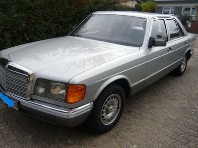 Second-hand Mercedes E280 185 CP (136 kW) 1981 Argintiu Berlinǎ