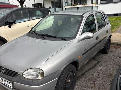 Gebraucht Opel Corsa 75 PS (55 kW) 2000 Silber Kleinwagen