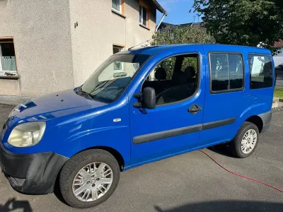 Gebraucht Fiat Doblò 77 PS (56 kW) 2009 Blau Van / Kleinbus