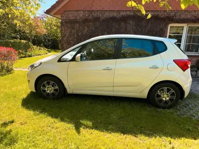 Gebraucht Hyundai ix20 90 PS (66 kW) 2012 Weiß Kleinwagen