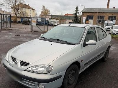 Gebraucht Renault Mégane 107 PS (78 kW) 2001 Silber Limousine