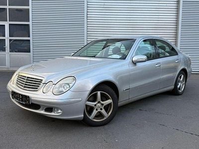 Gebraucht Mercedes E320 Avantgarde 204 PS (150 kW) 2003 Silber Limousine