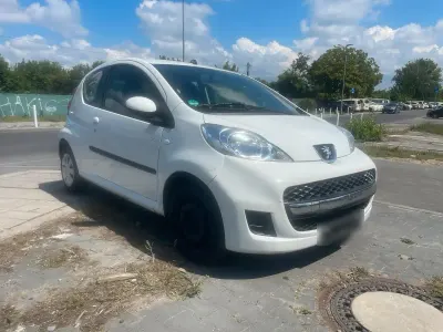 Gebraucht Peugeot 107 70 PS (51 kW) 2009 Weiß Kleinwagen