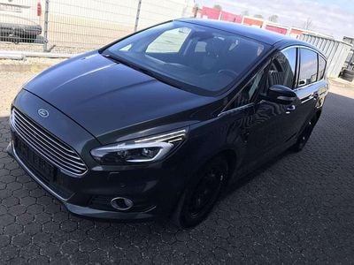 Begagnad Ford S-MAX Titanium 210 HK (154 kW) 2016 Auf anfrage Minibuss