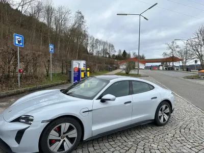 Gebraucht Porsche Taycan 4S 319 kW (435 PS) 2023 Limousine