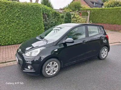 Gebraucht Hyundai i10 75 PS (55 kW) 2013 Schwarz Kleinwagen