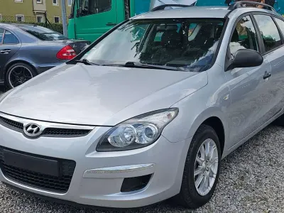 Gebraucht Hyundai i30 Comfort 116 PS (85 kW) 2010 Silber Kombi