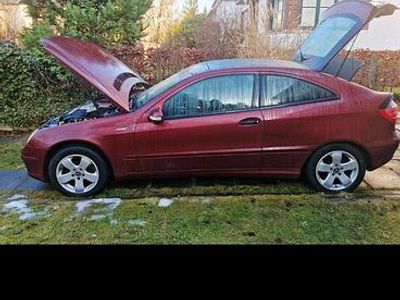 Rot Gebraucht 2001 Mercedes C230 Coupé | 2.999 €