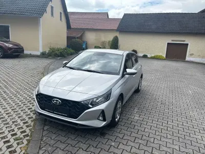 Gebraucht Hyundai i20 Select 101 PS (74 kW) 2021 Silber Kleinwagen