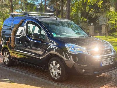 Usata Peugeot TePee 110 CV (80 kW) 2018 Nero Station wagon