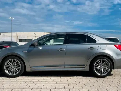 Gebraucht Suzuki Kizashi 178 PS (130 kW) 2011 Silber Limousine