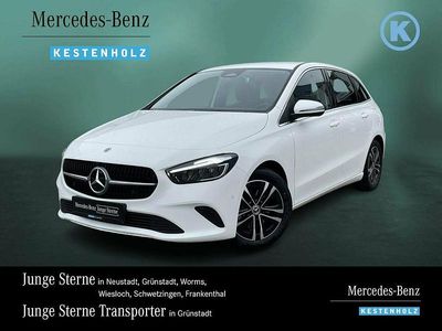 Używany Mercedes B200 Progressive 163 KM (119 kW) 2024 Biały Minivan