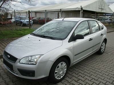 Gebraucht Ford Focus Ambiente 101 PS (74 kW) 2005 Silber Limousine
