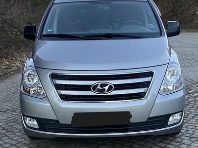 Gebraucht Hyundai H-1 170 PS (125 kW) 2016 Silber Van / Kleinbus