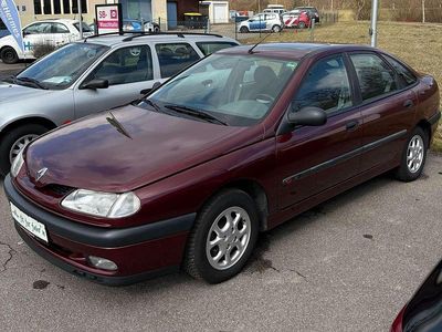 Rot Gebraucht 1996 Renault Laguna Limousine | 2.750 €