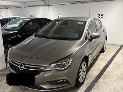 Grau Gebraucht 2015 Opel Astra Limousine | 8.400 €
