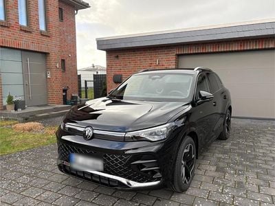 Gebraucht VW Tiguan R-line 150 PS (110 kW) 2025 Schwarz SUV