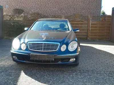Gebraucht Mercedes E240 Elegance 177 PS (130 kW) 2003 Blau Limousine