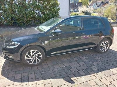 Używany VW Golf VII Sound 110 KM (80 kW) 2017 Czarny Sedan/Limuzyna