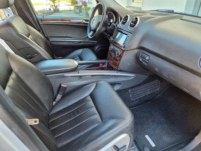Second-hand Mercedes ML350 272 CP (200 kW) 2005 Argintiu SUV