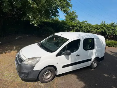 Gebraucht Peugeot Partner 99 PS (72 kW) 2016 Weiß Van / Kleinbus