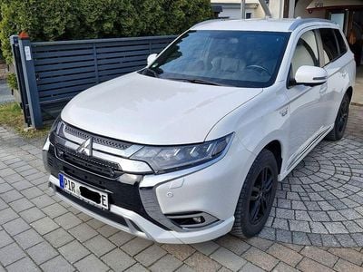 Gebraucht Mitsubishi Outlander P-HEV Intro Edition 224 PS (164 kW) 2019 Weiß SUV