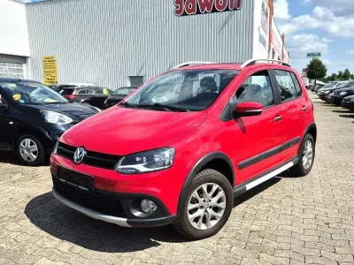 Gebraucht VW Fox 101 PS (74 kW) 2013 Rot Kleinwagen