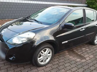 Używany Renault Clio II Expression 101 KM (74 kW) 2010 Czarny Hatchback