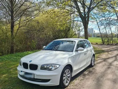 Gebraucht BMW 116 Sport Line 122 PS (89 kW) 2009 Weiß Kleinwagen