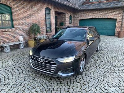 Schwarz Gebraucht 2022 Audi A4 Ambiente Kombi | 14.200 € (Teuer)