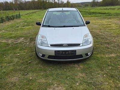 Second-hand Ford Fiesta Ghia 80 CP (58 kW) 2003 Gri Hatchback