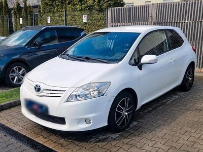 Second-hand Toyota Auris 125 CP (91 kW) 2011 Alb Hatchback