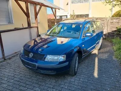Gebraucht VW Passat Basis 125 PS (91 kW) 1998 Blau Kombi