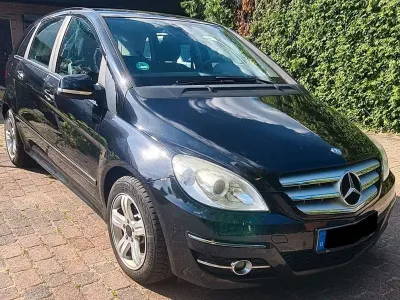 Gebraucht Mercedes B180 109 PS (80 kW) 2010 Schwarz Van / Kleinbus