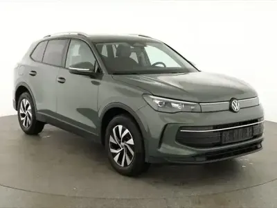 Neu VW Tiguan Life 150 PS (110 kW) 2026 Grün SUV