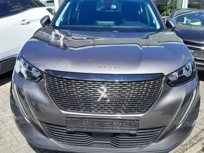 Gebraucht Peugeot 2008 Active 131 PS (96 kW) 2021 Platiniumgrau SUV