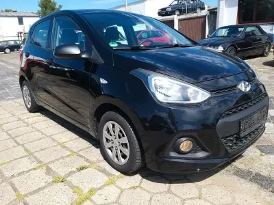Gebraucht Hyundai i10 Classic 67 PS (49 kW) 2016 Schwarz Kleinwagen