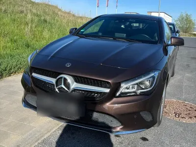 Gebraucht Mercedes CLA180 Shooting Brake 122 PS (89 kW) 2017 Braun Kombi