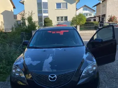 Używany Mazda 3 Comfort 105 KM (77 kW) 2006 Czarny Sedan/Limuzyna