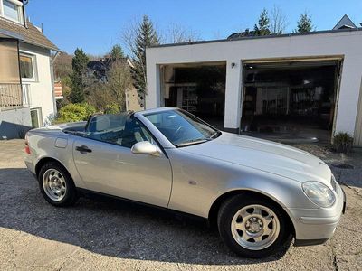 Gebraucht Mercedes SLK200 136 PS (100 kW) 1997 Silber Cabrio