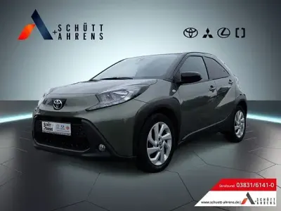 Gebraucht Toyota Aygo X Basis 72 PS (52 kW) 2022 Cardamon green metallic/ night sky black SUV