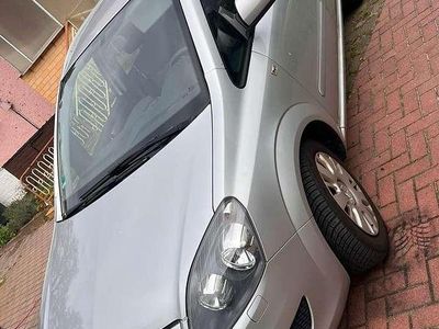 Gebraucht Opel Zafira Family 140 PS (102 kW) 2012 Silber Van / Kleinbus