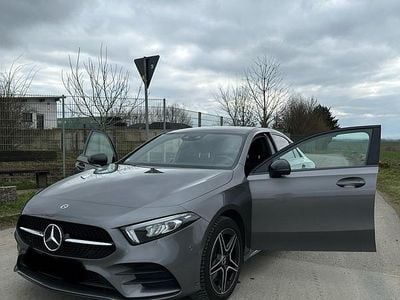 Grau Gebraucht 2021 Mercedes A250 AMG Limousine | 25.990 € (Etwas zu teuer)