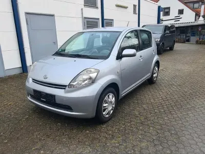 Gebraucht Daihatsu Sirion 85 PS (62 kW) 2006 Silber Kleinwagen